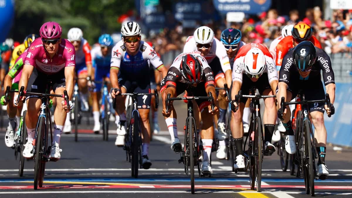 Caleb Ewan, rival de Fernando Gaviria, abandonó Giro de Italia 2022