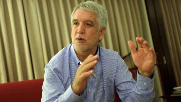 Enrique Peñalosa advierte riesgo de racionamiento de agua en Bogotá por retrasos en proyecto Chingaza II Enrique Peñalosa advierte riesgo de racionamiento de agua en Bogotá por retrasos en proyecto Chingaza II