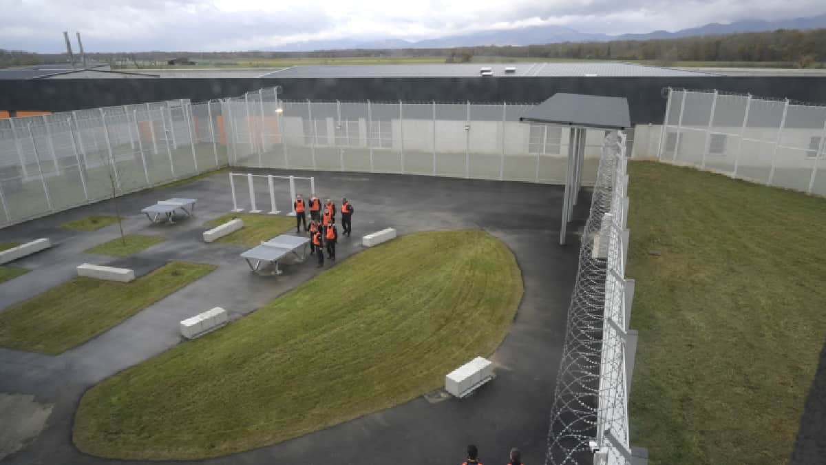 Fueron despedidos dieciocho funcionarios tras escándalo de tortura en prisión rusa