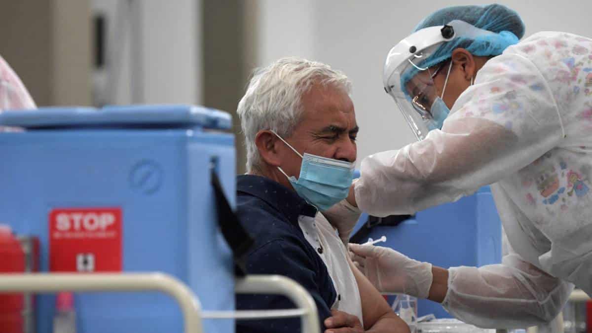 Foto: AFP Más de 490 personas murieron por covid-19 este sábado en Colombia