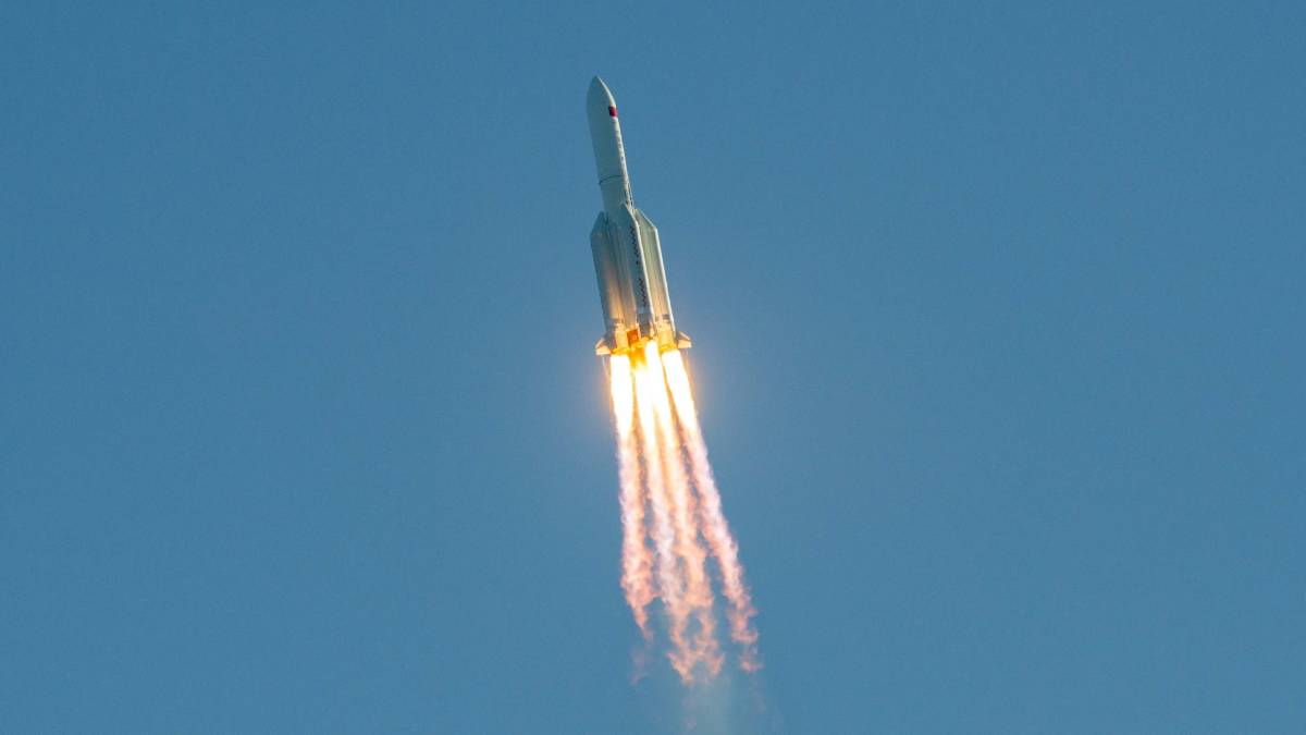 Pentágono rastrea cohete chino fuera de control que impactará a la Tierra