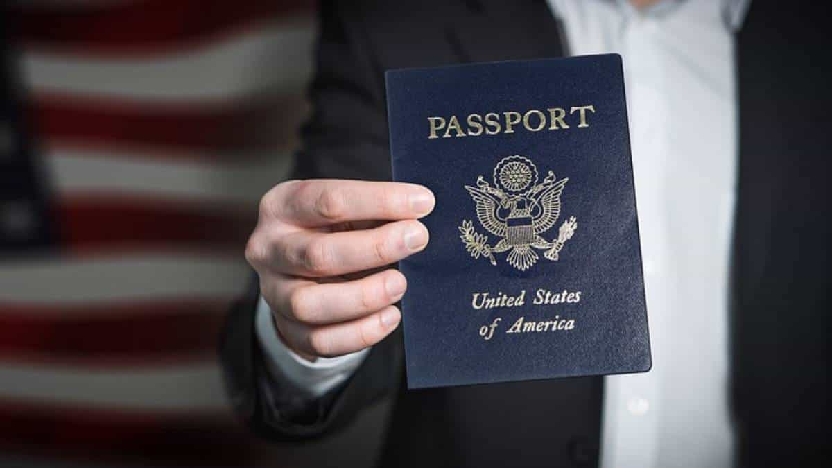 Expulsan colombianos de EE. UU. invocando norma sanitaria por pandemia