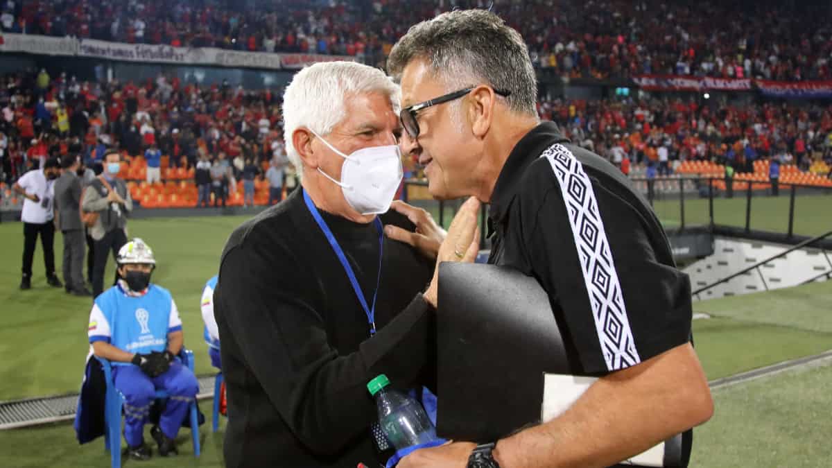 Julio Comesaña invita a Juan Carlos Osorio a ir a un especialista