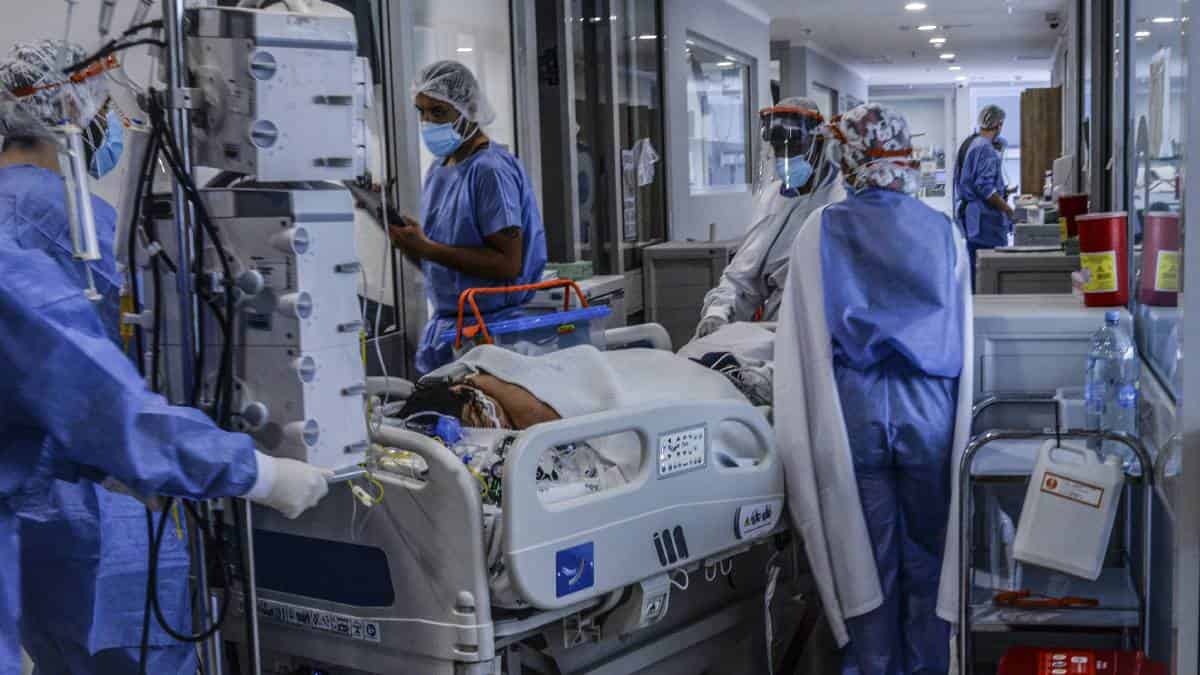 España superó la barrera de los 100.000 fallecidos por coronavirus