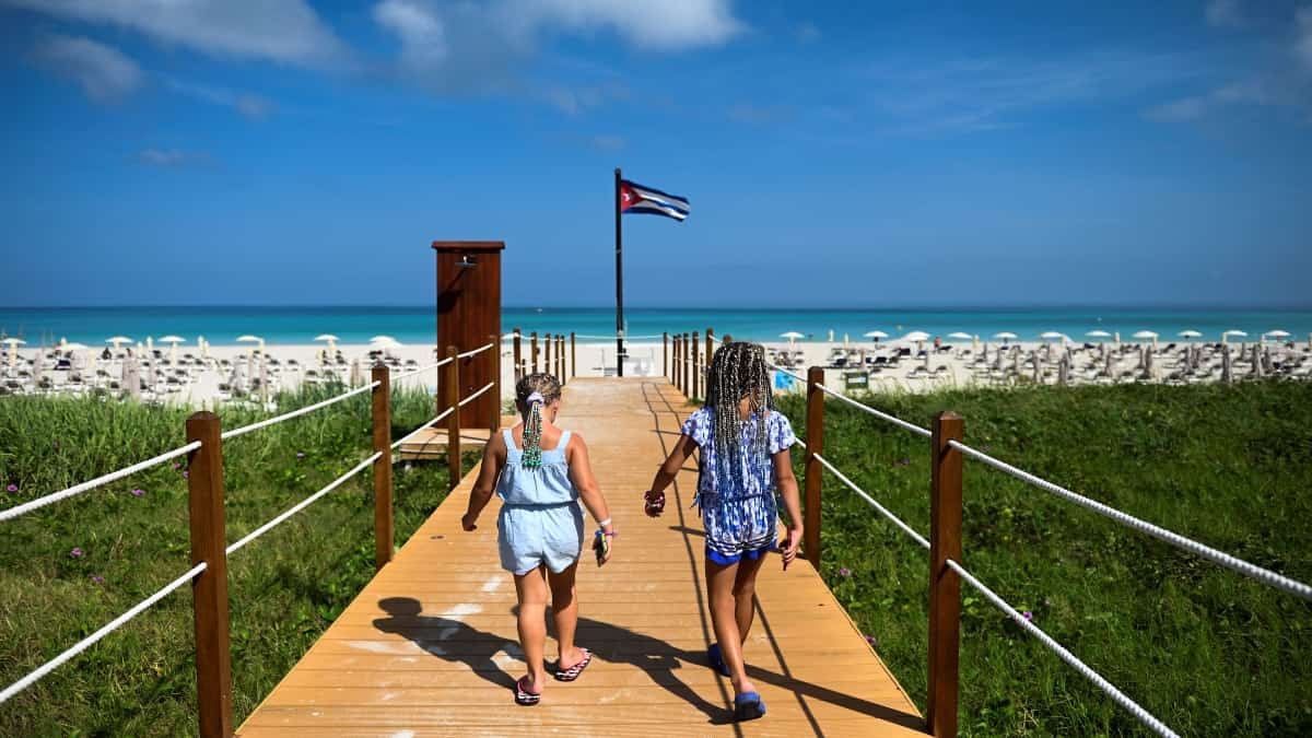 Cuba reabrirá sus fronteras para los turistas en noviembre