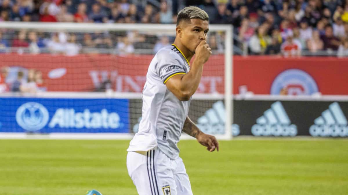 Gol de 'Cucho' Hernández en debut en Columbus Crew MLS