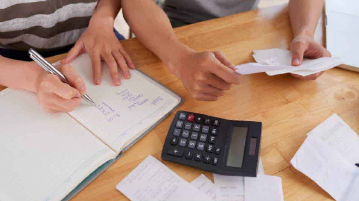 Desempleo en España registra importante disminución en 2021