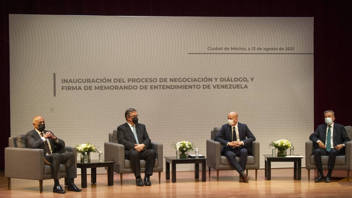 Diálogos entre Gobierno y oposición venezolana son "constructivos"