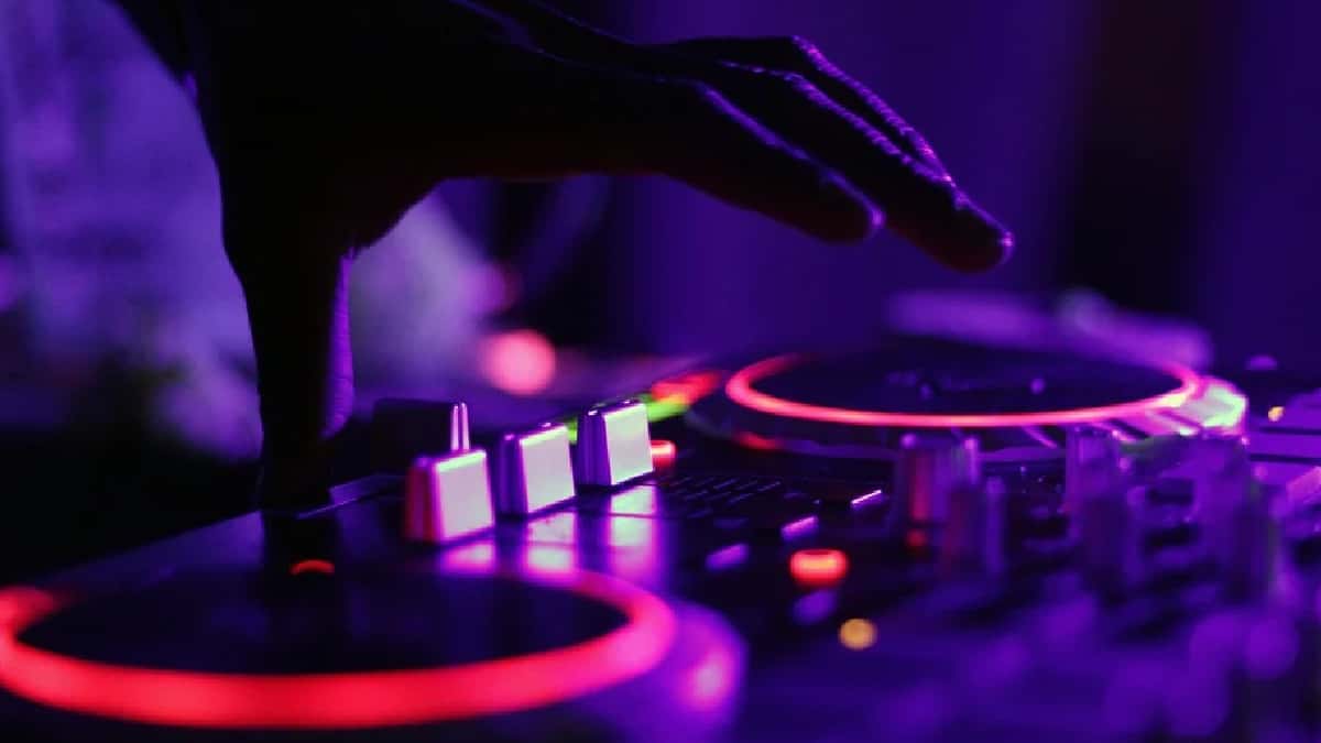 Oportunidad para certificarse como DJ en Colombia