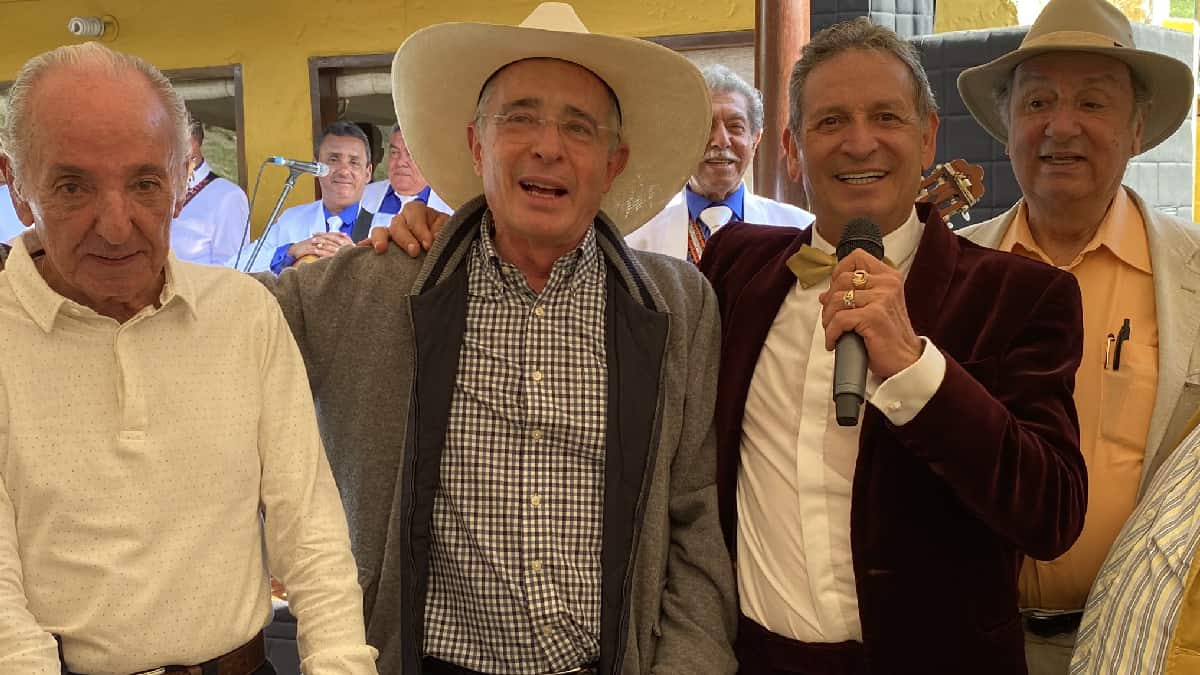 Álvaro Uribe Vélez y Darío Gómez