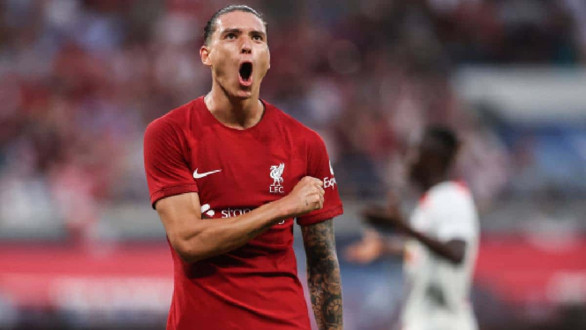 Darwin Núñez debuta en Liverpool con gol y asistencia