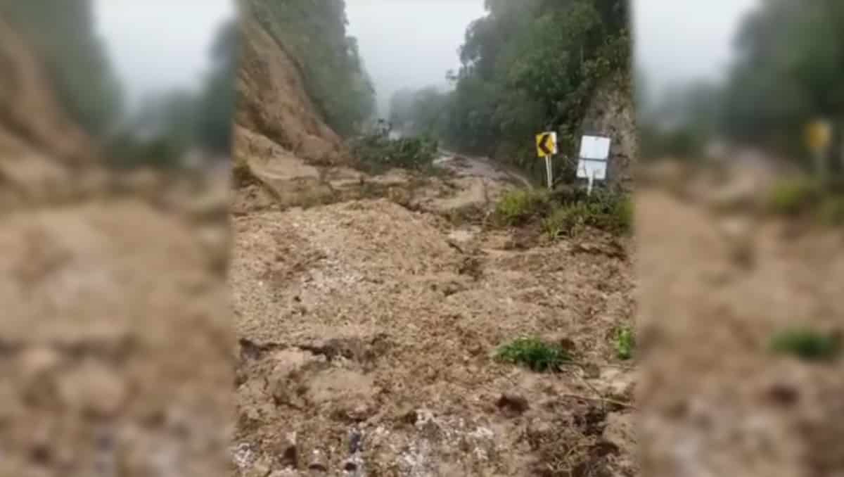 Derrumbe en vía a Caquetá
