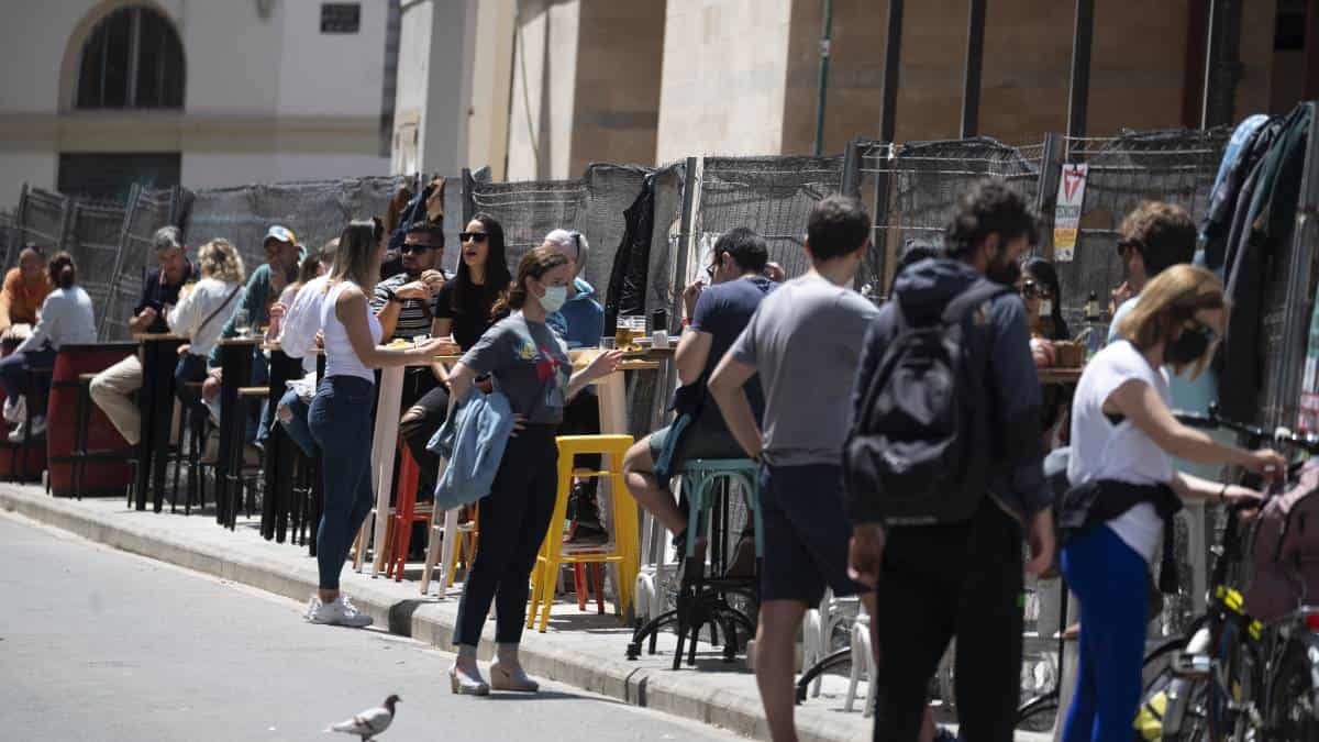 Europa continúa su desconfinamiento ante reducción de casos de covid