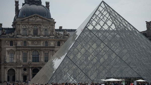 Destapan escándalo de contrabando de arte, tras acusaciones al exdirector del Museo Louvre