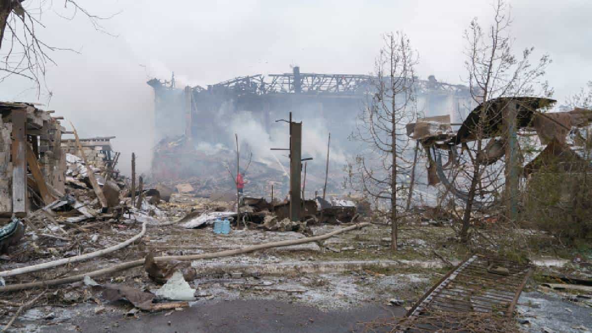 Mariúpol tiene escasez de comida, agua y la población se pelea