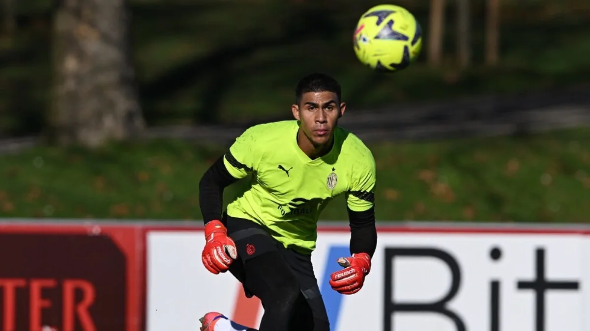 Devis-Vásquez-entreno-Milan