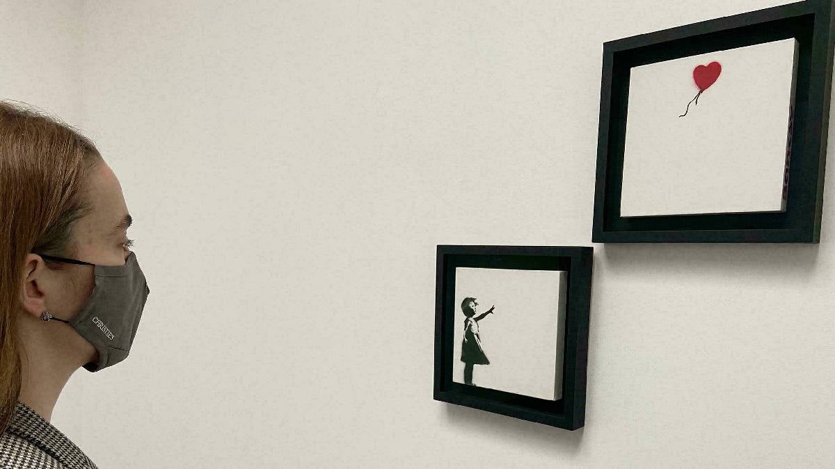 Hasta por 4,7 millones de dólares subastarán díptico de la 'Niña con globo' de Banksy
