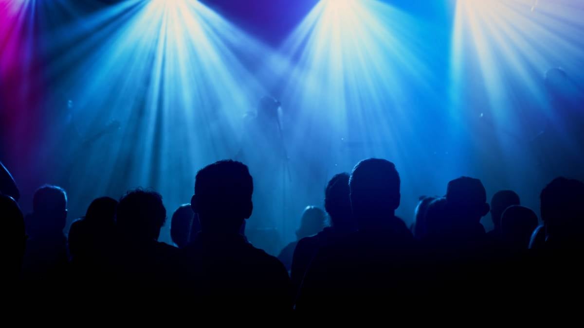 Alcaldía autoriza reapertura de discotecas, estadios y conciertos en Bogotá