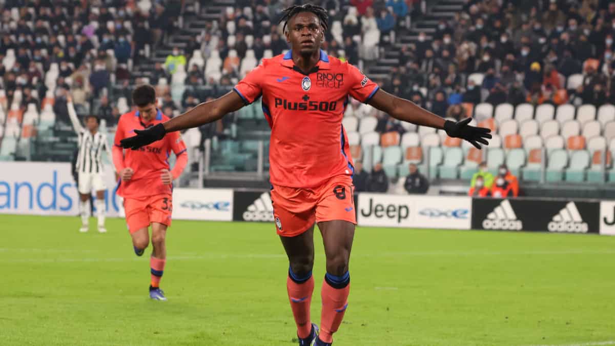 Newcastle le hará una oferta millonaria a la Atalanta por Duván Zapata