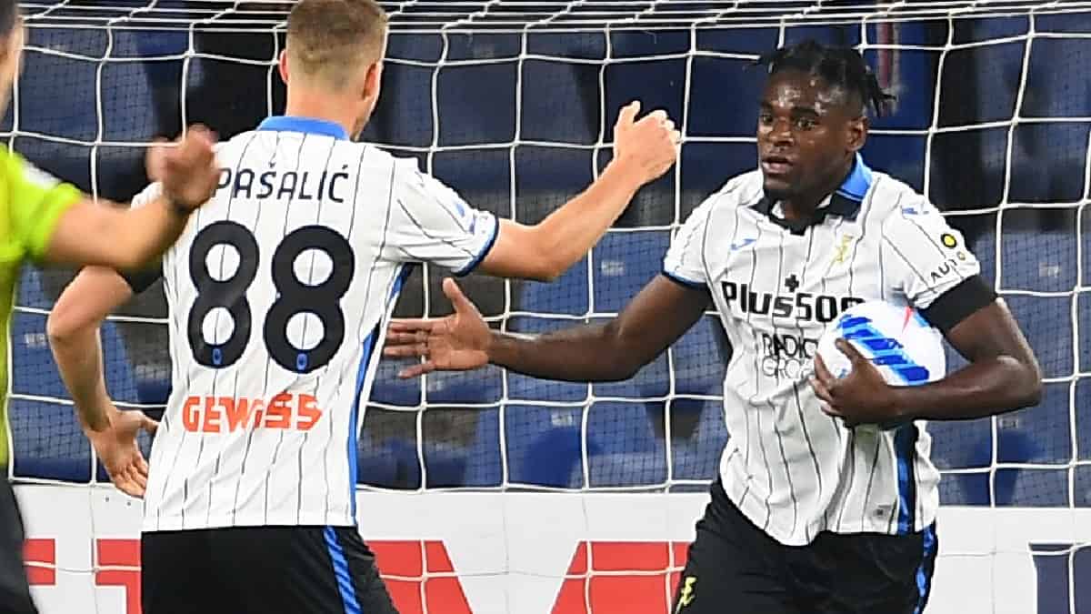 Duván Zapata celebrando el gol de Atalanta