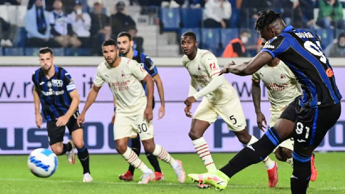 Duván Zapata marcó de penal