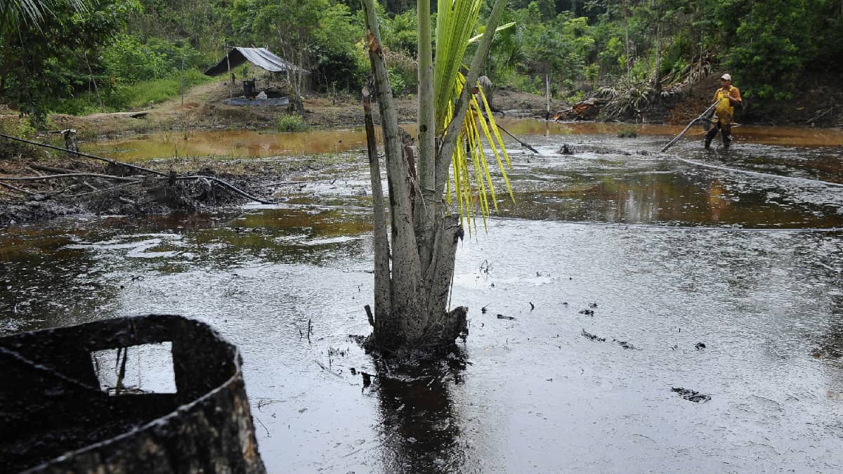 Derrame de petrolero en Ecuador contaminó varias reservas ambientales