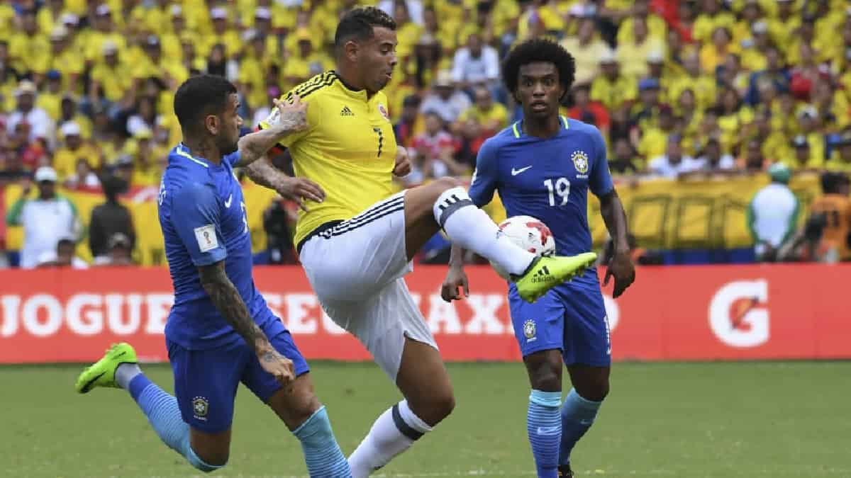Edwin Cardona enfrentando a Brasil