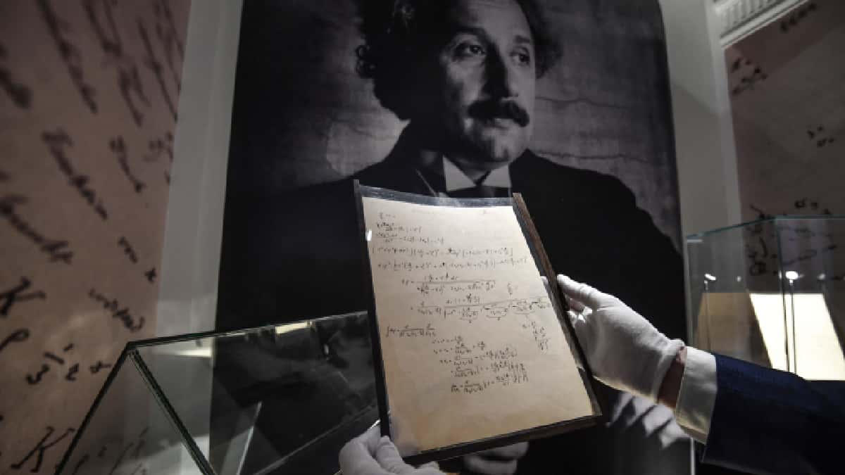 ¡Precio récord! Manuscrito de Einstein fue vendido en una jugosa suma