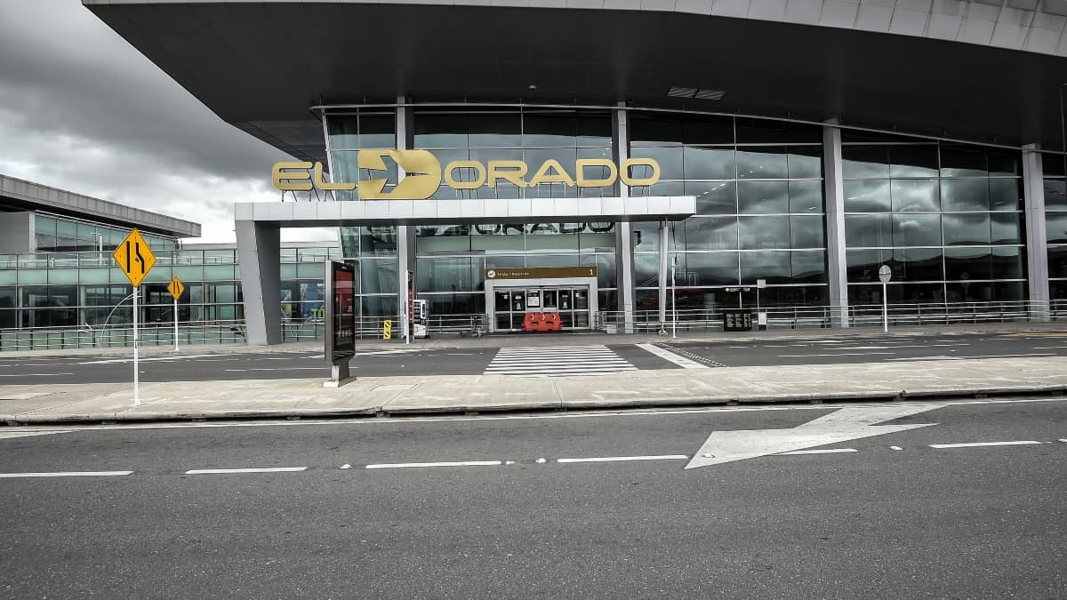 Motociclistas protestan bloqueando el aeropuerto el Dorado