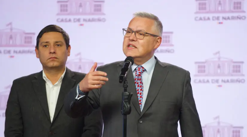 De izq. a der. Mauricio Lizcano, director del Dapre y Néstor Osuna, ministro de Justicia.