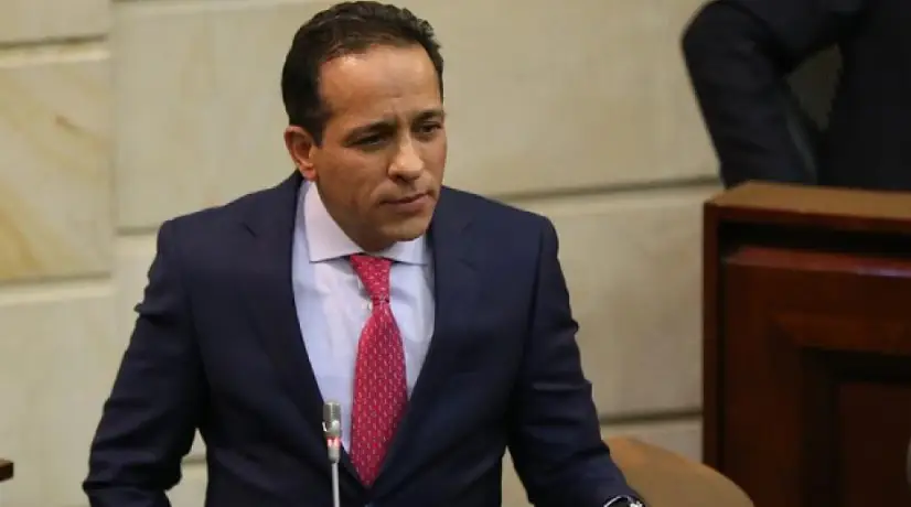 El presidente saliente del Senado, Alexander López Maya.