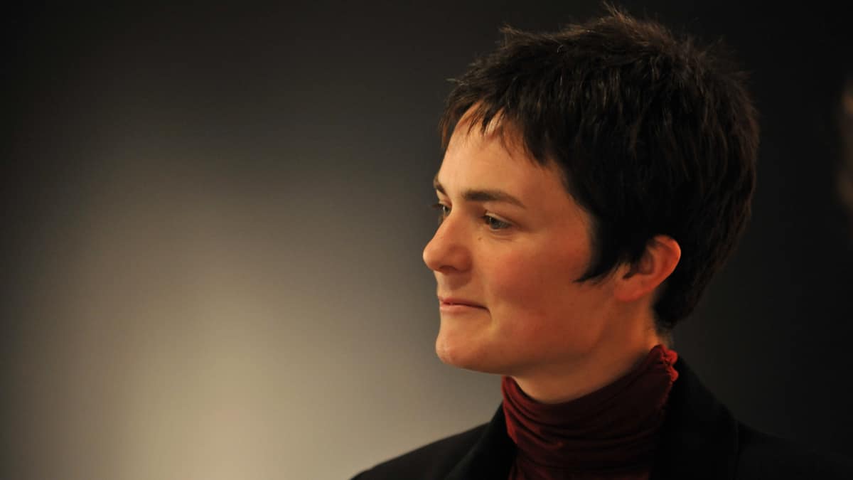 Nacida en Inglaterra hace 45 años, MacArthur logró superar el récord de vuelta al mundo en velero en solitario en 2005.