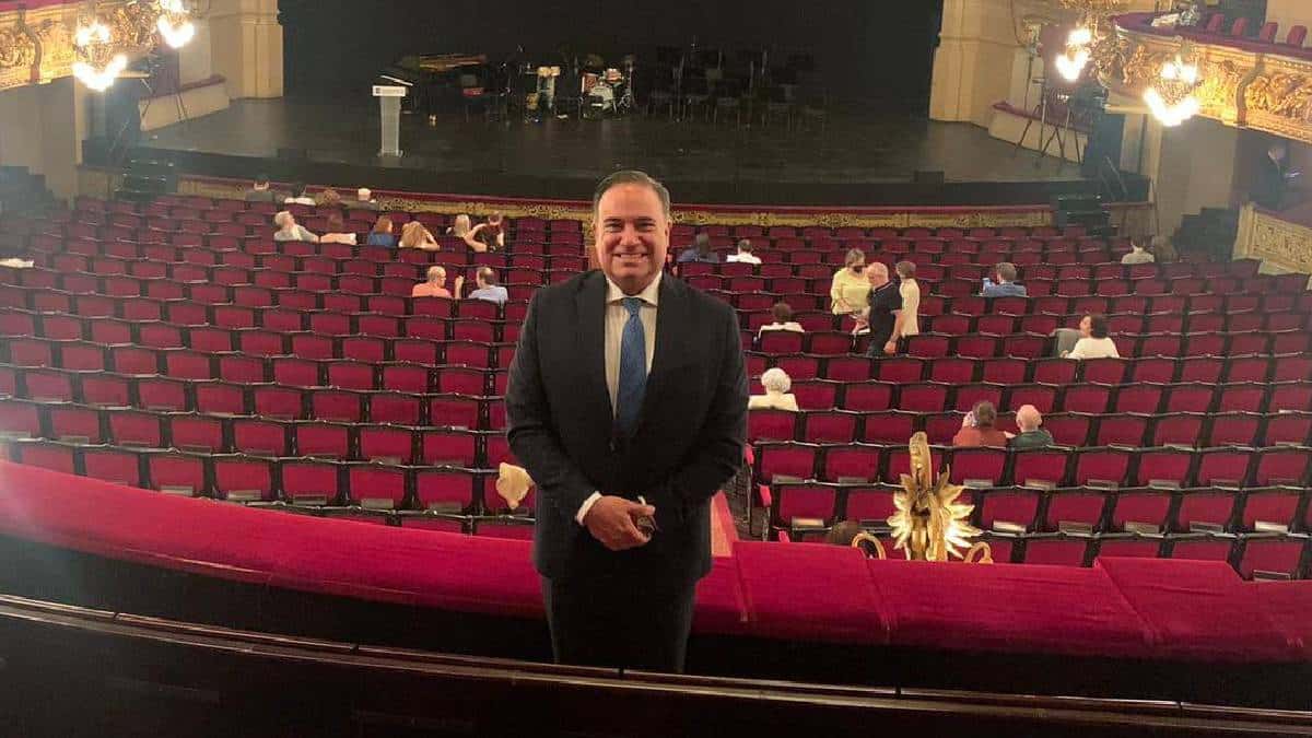 Embajador de Colombia en España renuncia a su cargo