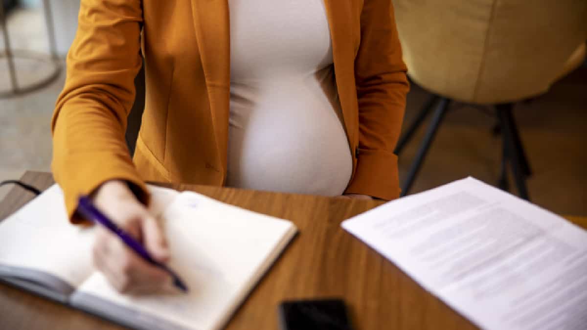 Ponen clavo en la cabeza de embarazada para que tenga un niño