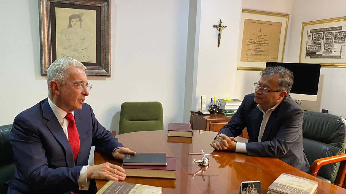 Reunión Gustavo Petro y Álvaro Uribe