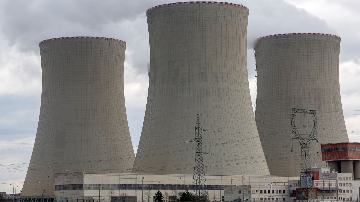 Francia relanzará la electricidad de origen nuclear con 14 reactores
