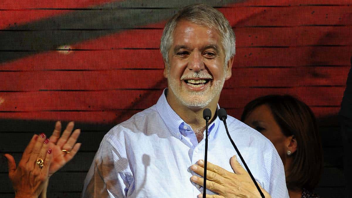 Enrique Peñalosa confirma mejoría tras hospitalización por covid