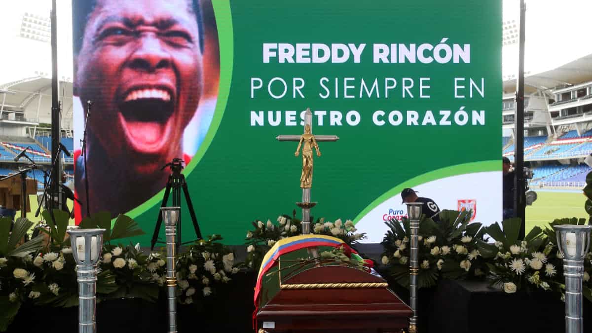 Entierro de Freddy Rincón fue acompañado por una multitud en Cali