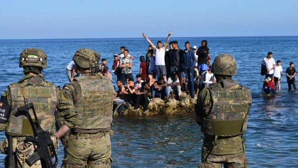 España responde a Marruecos ante oleada migratoria en Ceuta España responde a Marruecos ante oleada migratoria en Ceuta