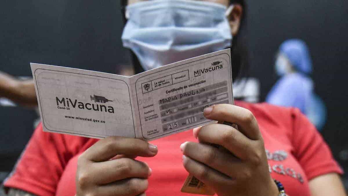 Exigen vacunación covid a trabajadores de sectores abiertos al público