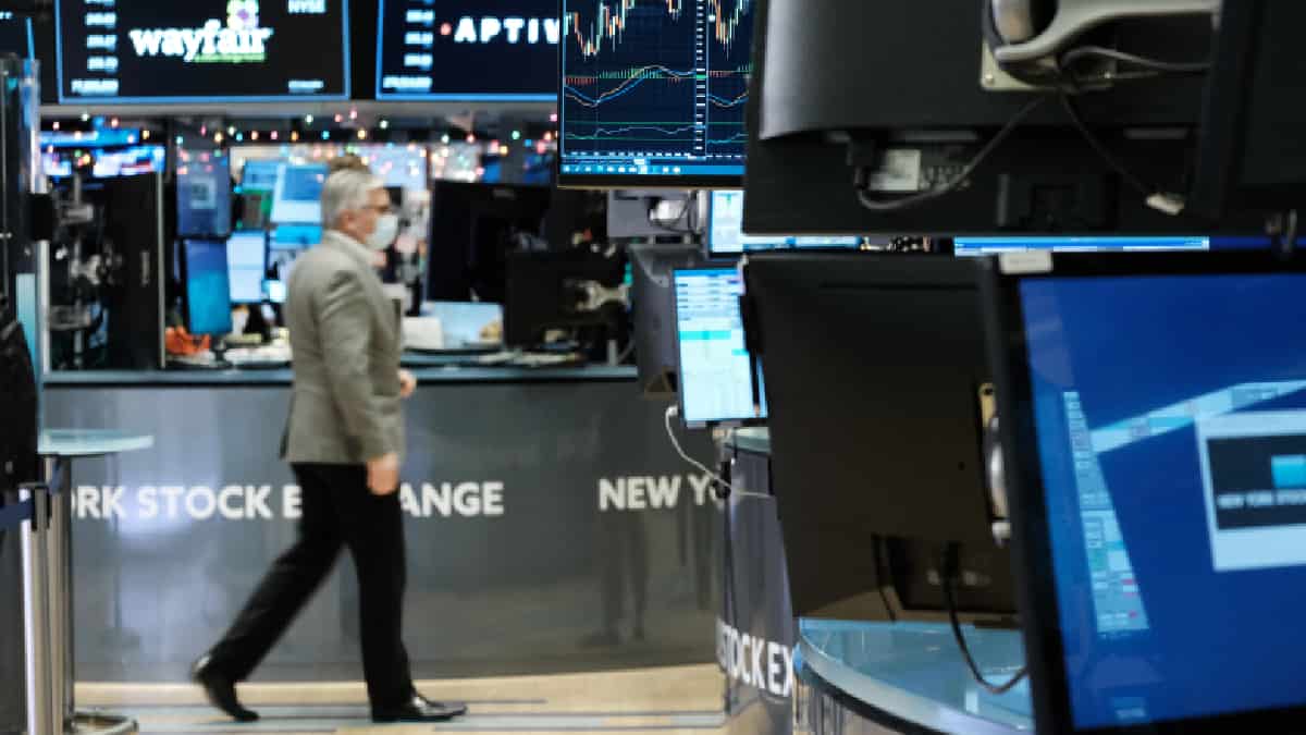 Wall Street termina en fuerte caída por tomas de ganancias y la Fed