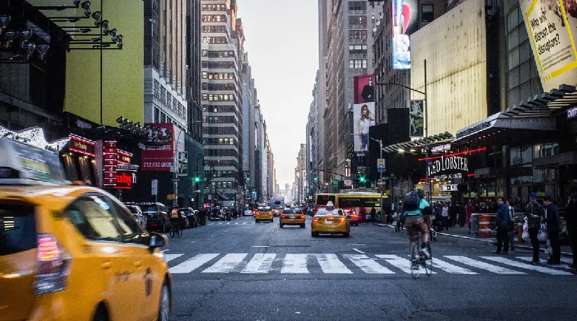 ¿Cuánto debe ganar una persona en Estados Unidos para vivir cómodamente? esto dice un informe