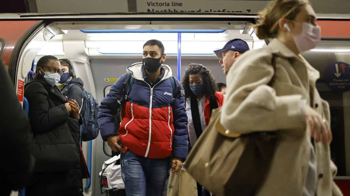 Variante ómicron podría ser dominante en Europa a mediados de enero