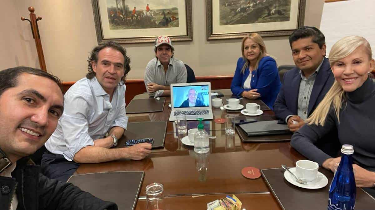 Fico Gutiérrez define roles del Equipo por Colombia en su campaña