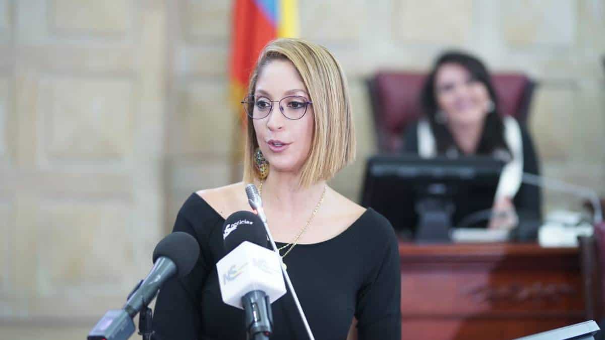 Profesor mexicano pide que se reconozcan sus ideas en el "vil plagio" cometido por Jennifer Arias