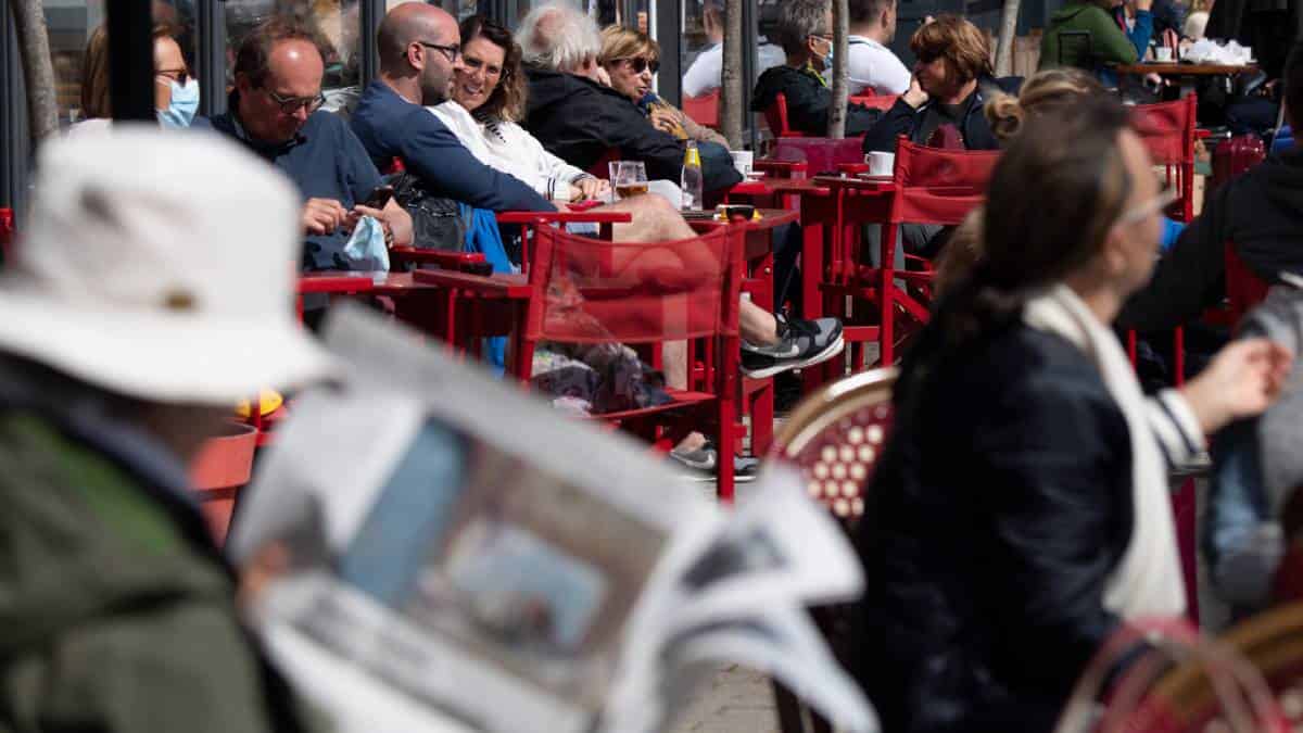 Foto: Loic Venance - AFP Francia reabre restaurantes, cafés y museos tras seis meses de cierre
