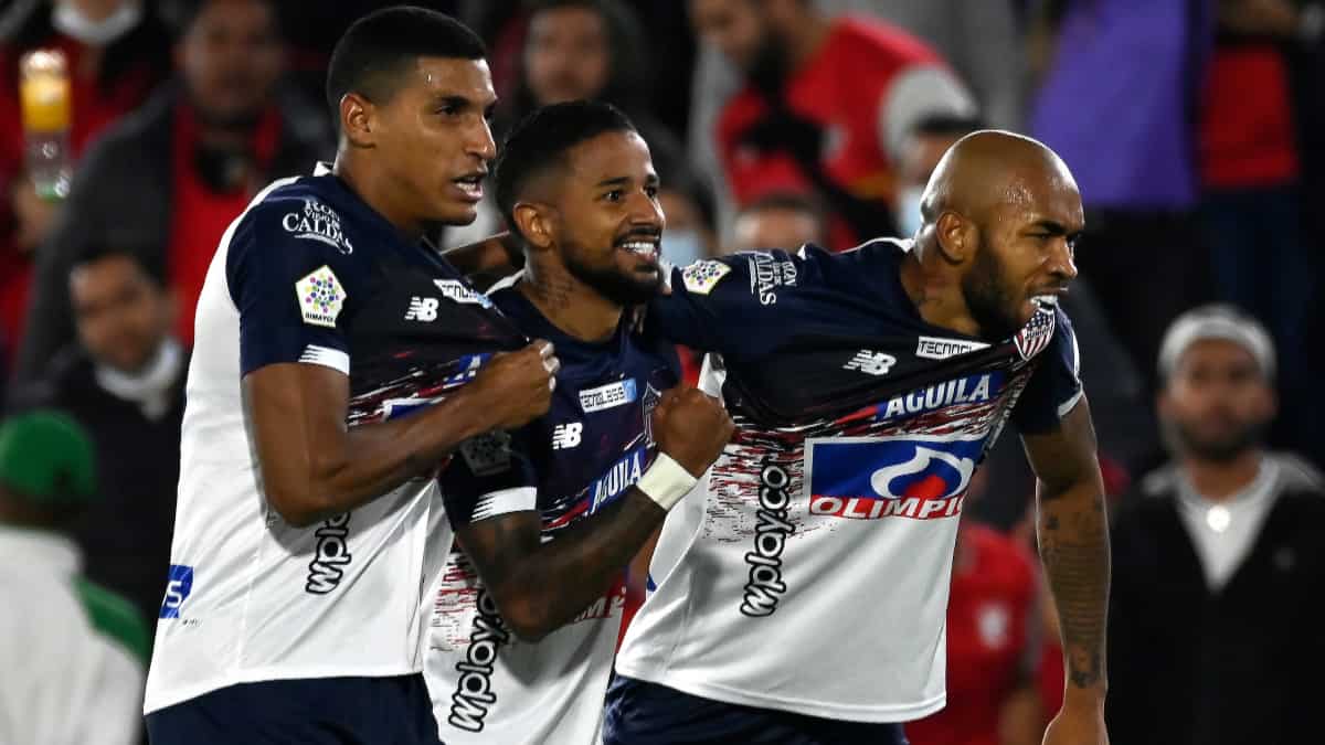 Fredy Hinestroza sería sancionado por provocar a hinchas de Santa Fe