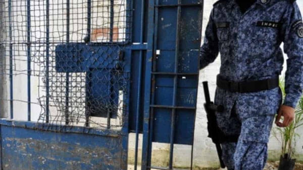 Por un hueco se habría fugado un preso de una cárcel de máxima seguridad en Itagüí Por un hueco se habría fugado un preso de una cárcel de máxima seguridad en Itagüí