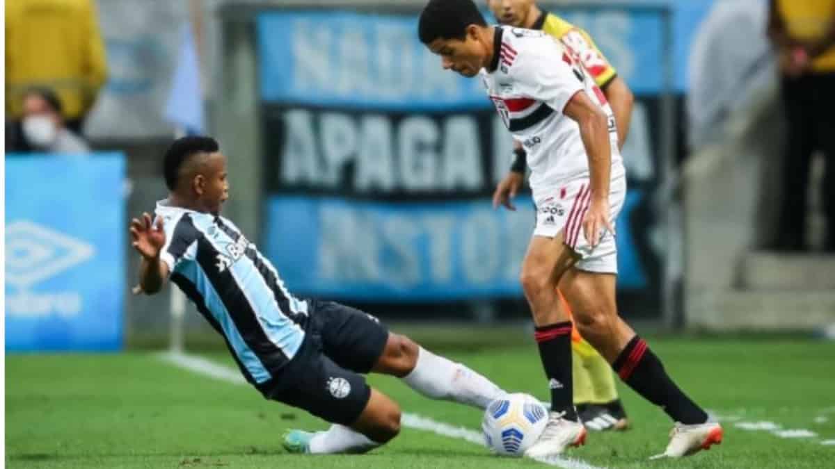 Gremio goleó a Sao Paulo y se resiste a descender