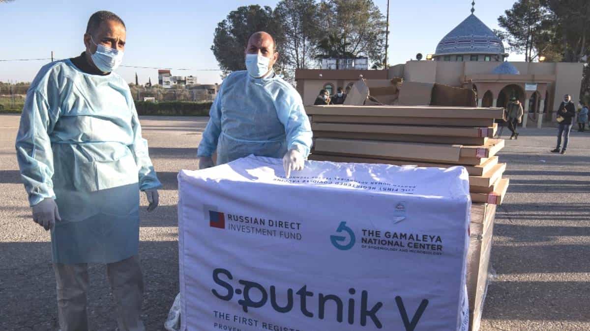 Vacunas contra el coronavirus procedentes de Emiratos Árabes llegan a Gaza